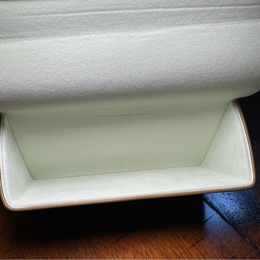 Burberry Green Sunglasses - Picture 14 of 15